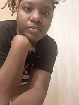 Snapshot of only_liyah chatting on 10-25-25, 08:58 only liyah online show from 10-25-25, 08:58