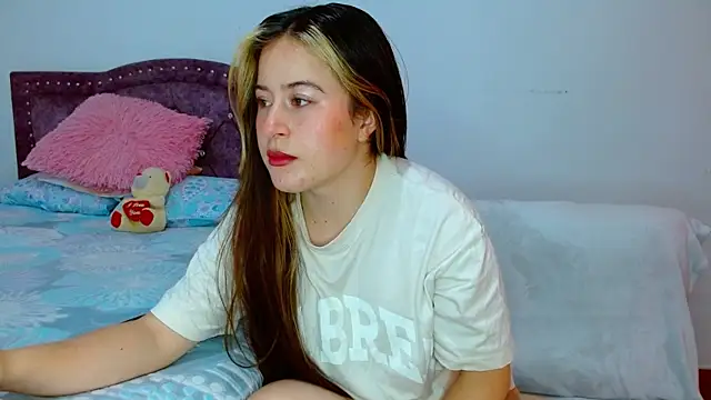 Hanssel tess online show from 10-31-25, 02:51