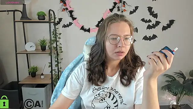 Nuura Moore online show from 11-07-25, 12:54