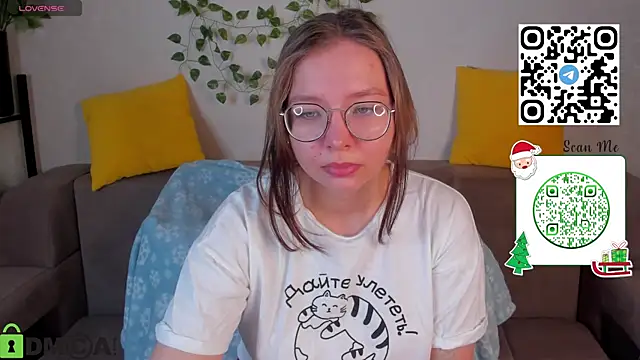 Nuura Moore online show from 12-17-25, 01:11