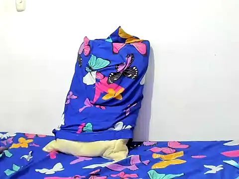 skyhot21 online show from 10-18-25, 02:47