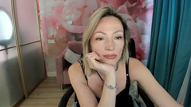 AlinaMoor online show from 04-20-26, 12:19