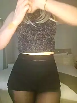 Snapshot of mshiddendesire chatting on 10-06-25, 11:18 mshiddendesire online show from 10-06-25, 11:18