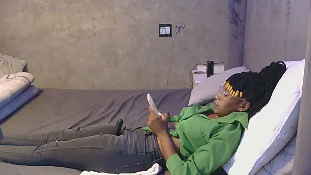 petite queenx online show from 10-25-25, 02:02