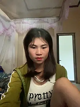 Snapshot of Mylinh- chatting on 10-13-25, 02:44 Mylinh- online show from 10-13-25, 02:44