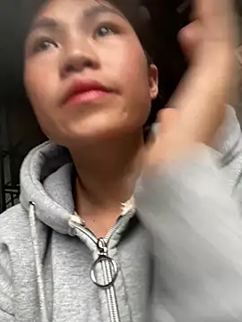 Snapshot of Mylinh- chatting on 10-19-25, 12:00 Mylinh- online show from 10-19-25, 12:00