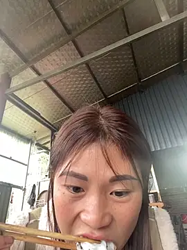 Snapshot of Mylinh- chatting on 11-02-25, 04:48 Mylinh- online show from 11-02-25, 04:48