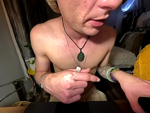 Snapshot of Dubbsssss chatting on 12-20-25, 06:42 Dubbsssss online show from 12-20-25, 06:42