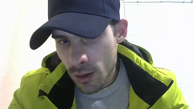 Snapshot of MakabulaAndrey chatting on 03-10-26, 06:24 MakabulaAndrey online show from 03-10-26, 06:24