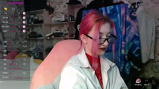 Snapshot of Dreamy_Red_Girl chatting on 10-21-25, 06:30 Dreamy Red Girl online show from 10-21-25, 06:30