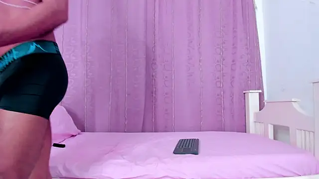 Snapshot of nahomy_smiith chatting on 10-19-25, 05:24 nahomy smiith online show from 10-19-25, 05:24