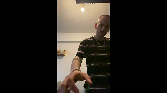 Snapshot of MolleDolle chatting on 04-18-26, 03:38 MolleDolle online show from 04-18-26, 03:38