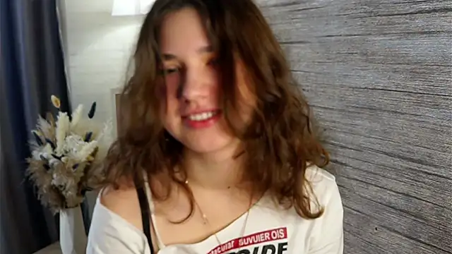 Snapshot of AmmieGerber chatting on 10-17-25, 01:31 AmmieGerber online show from 10-17-25, 01:31
