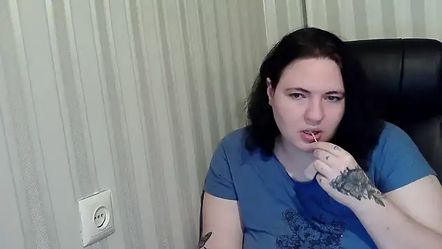Snapshot of XLisaBlueXs_ chatting on 10-25-25, 05:19 XLisaBlueXs  online show from 10-25-25, 05:19
