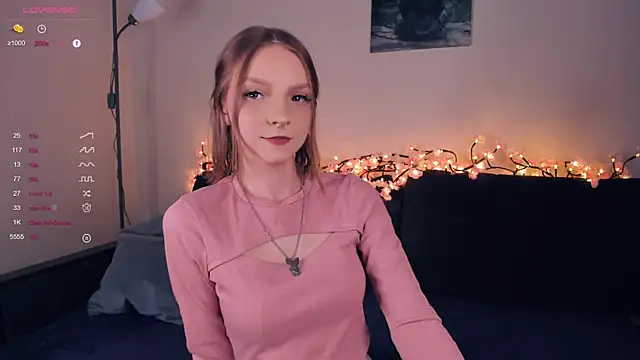 Snapshot of Golden_dawn chatting on 10-19-25, 08:04 Golden dawn online show from 10-19-25, 08:04