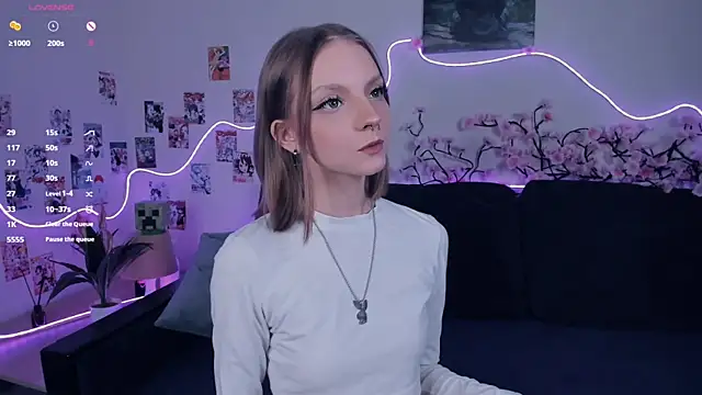 Snapshot of Golden_dawn chatting on 11-18-25, 07:46 Golden dawn online show from 11-18-25, 07:46