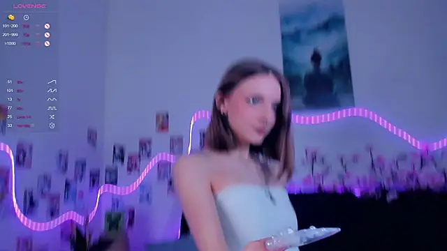 Snapshot of Golden_dawn chatting on 11-28-25, 07:33 Golden dawn online show from 11-28-25, 07:33