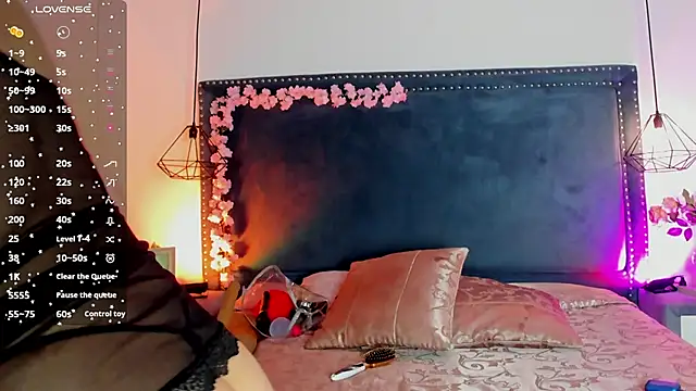 Emma Saylor online show from 10-18-25, 07:58