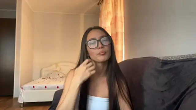Snapshot of KamilahArcilla chatting on 10-11-25, 01:27 KamilahArcilla online show from 10-11-25, 01:27