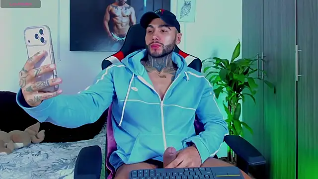 Danny Willson online show from 04-15-26, 06:48