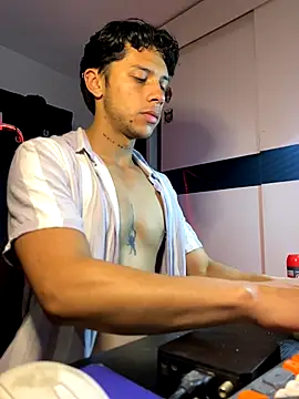 Snapshot of ErosDominant chatting on 10-18-25, 06:26 ErosDominant online show from 10-18-25, 06:26