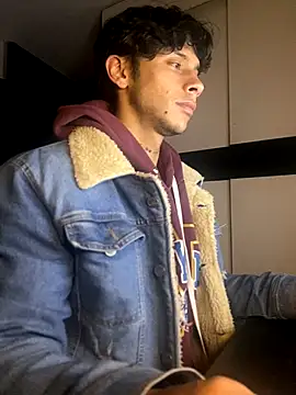 Snapshot of ErosDominant chatting on 11-18-25, 02:28 ErosDominant online show from 11-18-25, 02:28