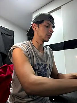 Snapshot of ErosDominant chatting on 12-01-25, 05:34 ErosDominant online show from 12-01-25, 05:34