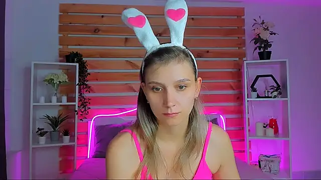 Sophia Elliott online show from 10-14-25, 01:50