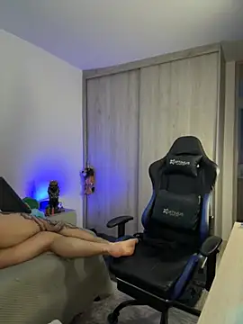 Dave-Max01 online show from 11-26-25, 02:56