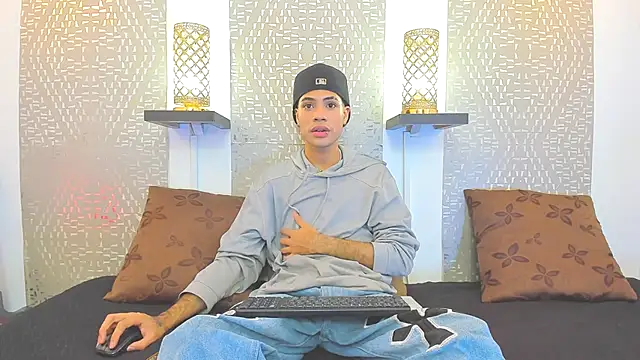 JacobBlackwell  online show from 10-18-25, 07:58