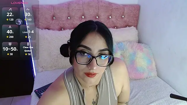 Snapshot of SeleneMore chatting on 12-04-25, 04:48 SeleneMore online show from 12-04-25, 04:48