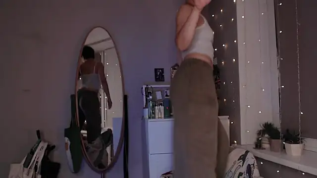 Snapshot of YourHotExSAndra chatting on 10-14-25, 08:31 YourHotExSAndra online show from 10-14-25, 08:31