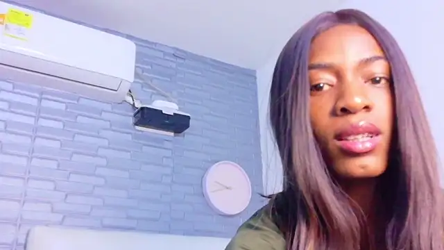 Snapshot of Hungry_pussy18 chatting on 10-27-25, 01:48 Hungry pussy18 online show from 10-27-25, 01:48