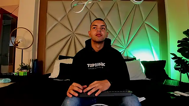 Snapshot of IanBlaze_ chatting on 10-23-25, 11:31 IanBlaze  online show from 10-23-25, 11:31