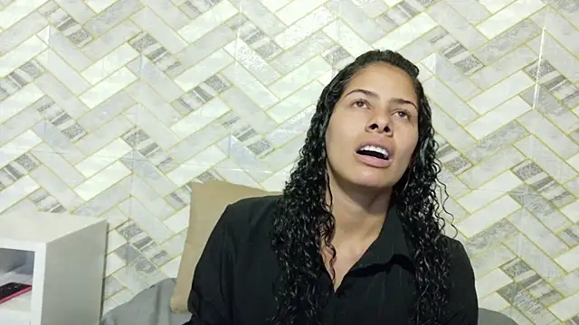 nairobi8 online show from 10-12-25, 03:44