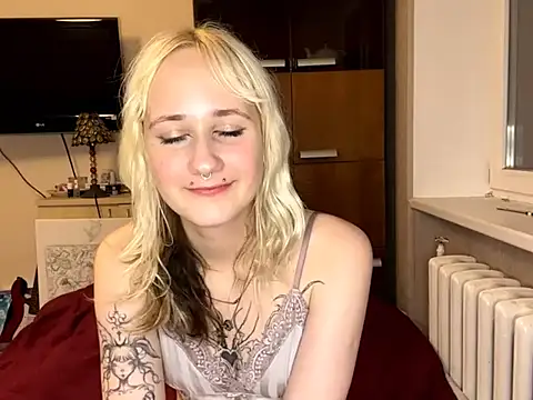 Snapshot of Ulemonala_Cute chatting on 10-29-25, 05:47 Ulemonala Cute online show from 10-29-25, 05:47