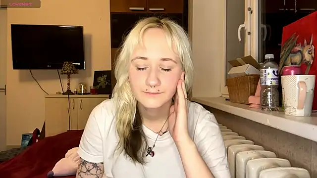 Snapshot of Ulemonala_Cute chatting on 11-18-25, 06:34 Ulemonala Cute online show from 11-18-25, 06:34