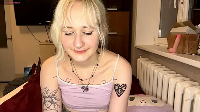 Snapshot of Ulemonala_Cute chatting on 11-19-25, 06:52 Ulemonala Cute online show from 11-19-25, 06:52