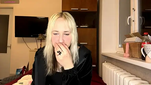 Snapshot of Ulemonala_Cute chatting on 11-21-25, 06:39 Ulemonala Cute online show from 11-21-25, 06:39