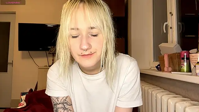 Snapshot of Ulemonala_Cute chatting on 12-04-25, 06:49 Ulemonala Cute online show from 12-04-25, 06:49