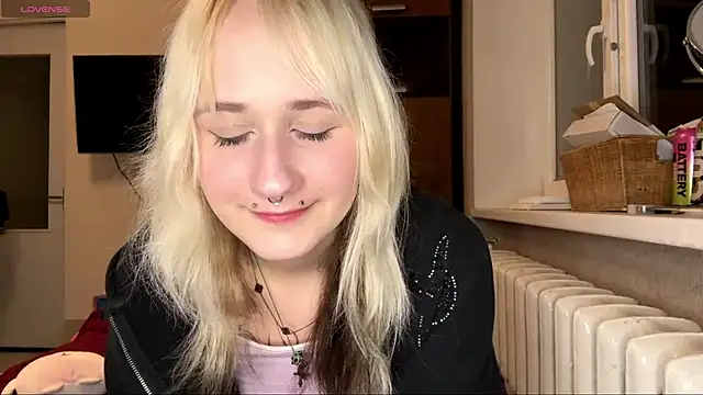 Snapshot of Ulemonala_Cute chatting on 12-14-25, 06:45 Ulemonala Cute online show from 12-14-25, 06:45