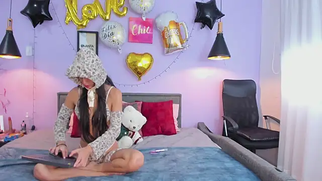 Jiwoo Dodoy  online show from 10-13-25, 01:22