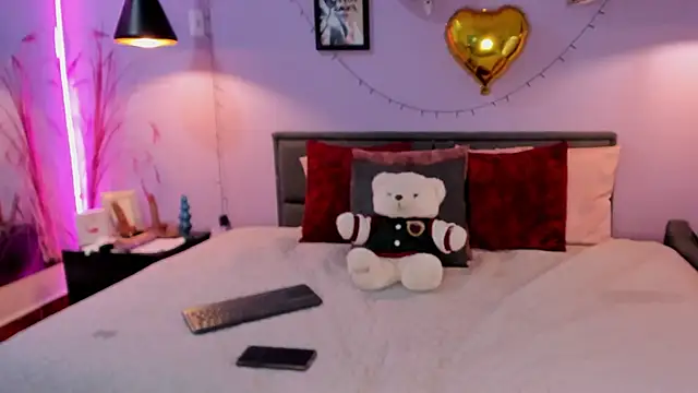 Jiwoo Dodoy  online show from 10-22-25, 02:39