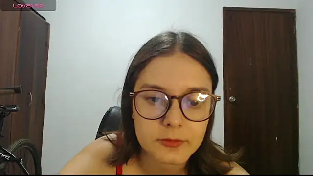 Snapshot of CarlaLorez chatting on 10-28-25, 01:42 CarlaLorez online show from 10-28-25, 01:42