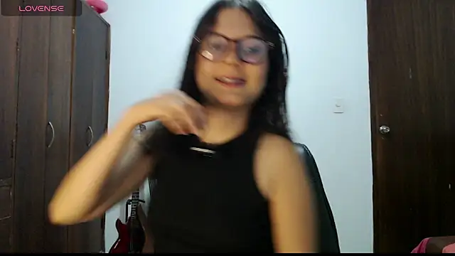 CarlaLorez online show from 05-07-26, 11:54