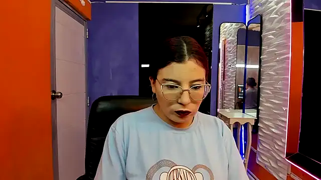 Snapshot of allison_mc chatting on 11-06-25, 03:40 allison mc online show from 11-06-25, 03:40