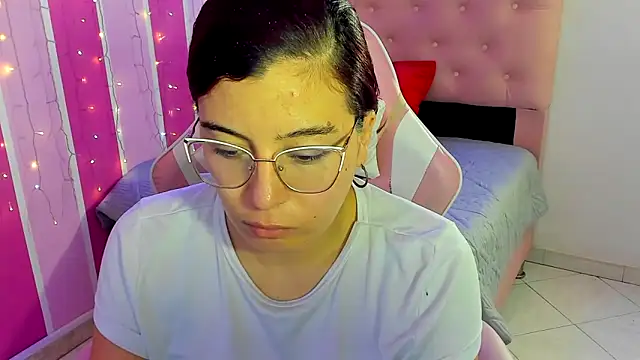 Snapshot of allison_mc chatting on 11-08-25, 03:50 allison mc online show from 11-08-25, 03:50