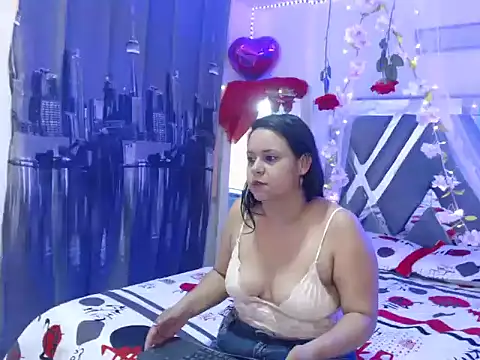 Snapshot of NicoleLerman chatting on 10-08-25, 07:00 NicoleLerman online show from 10-08-25, 07:00