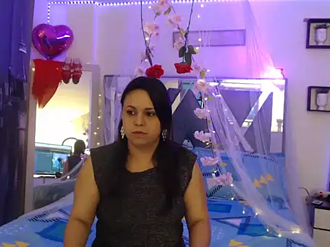 Snapshot of NicoleLerman chatting on 10-21-25, 07:14 NicoleLerman online show from 10-21-25, 07:14