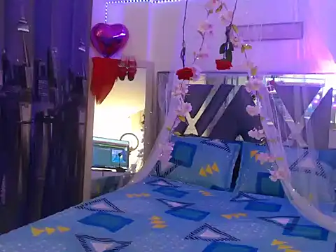 Snapshot of NicoleLerman chatting on 10-22-25, 07:13 NicoleLerman online show from 10-22-25, 07:13